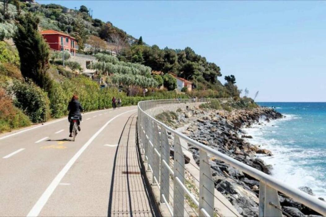 Ampio Appartamento Centrale Sanremo Exteriör bild