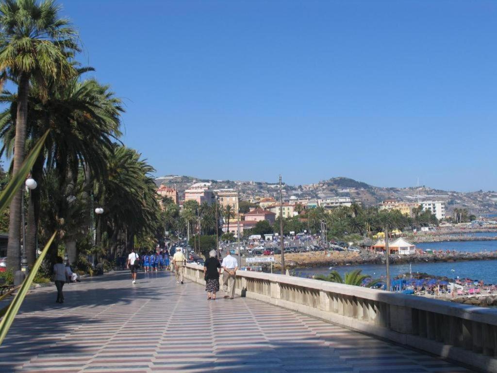 Ampio Appartamento Centrale Sanremo Exteriör bild