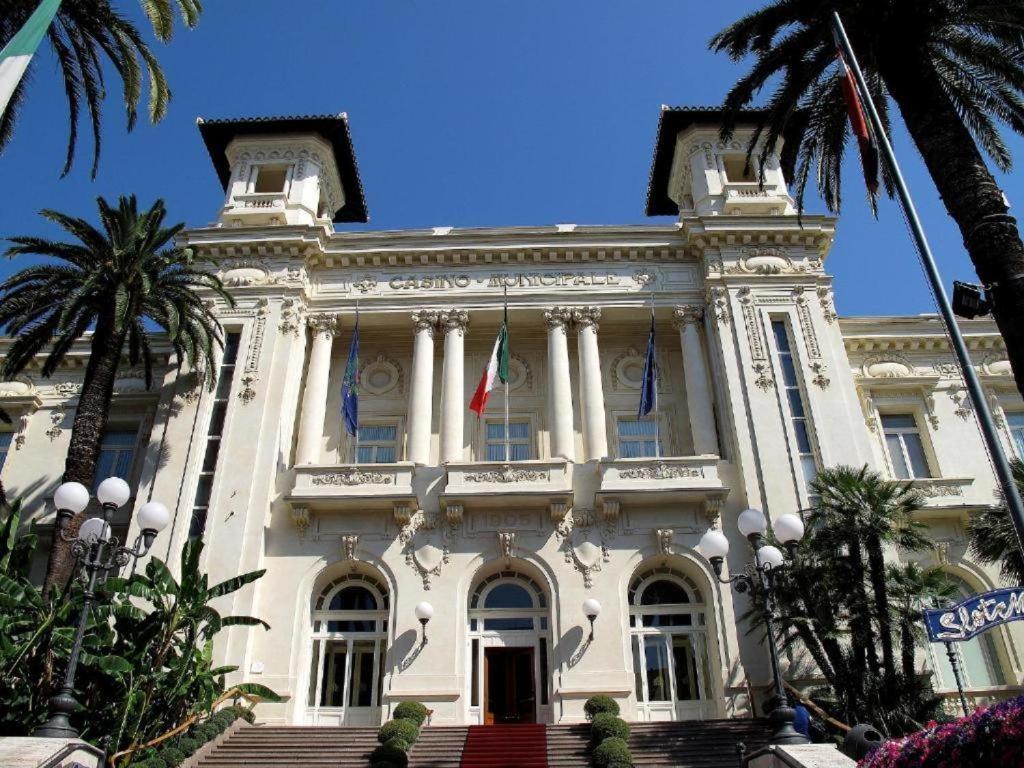 Ampio Appartamento Centrale Sanremo Exteriör bild