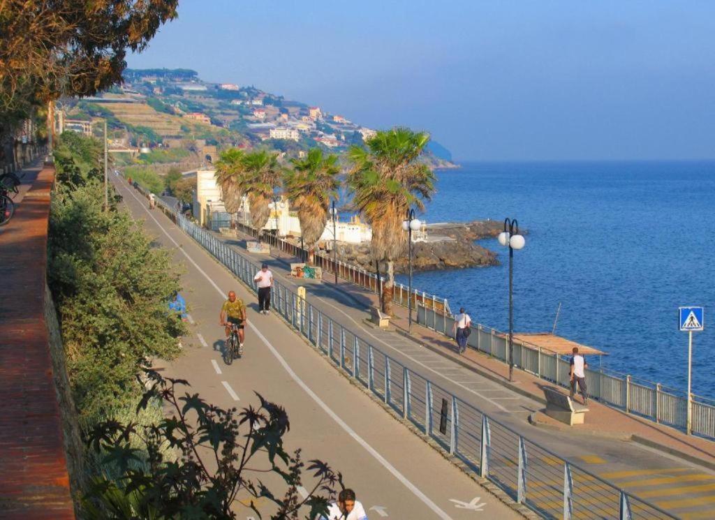 Ampio Appartamento Centrale Sanremo Exteriör bild
