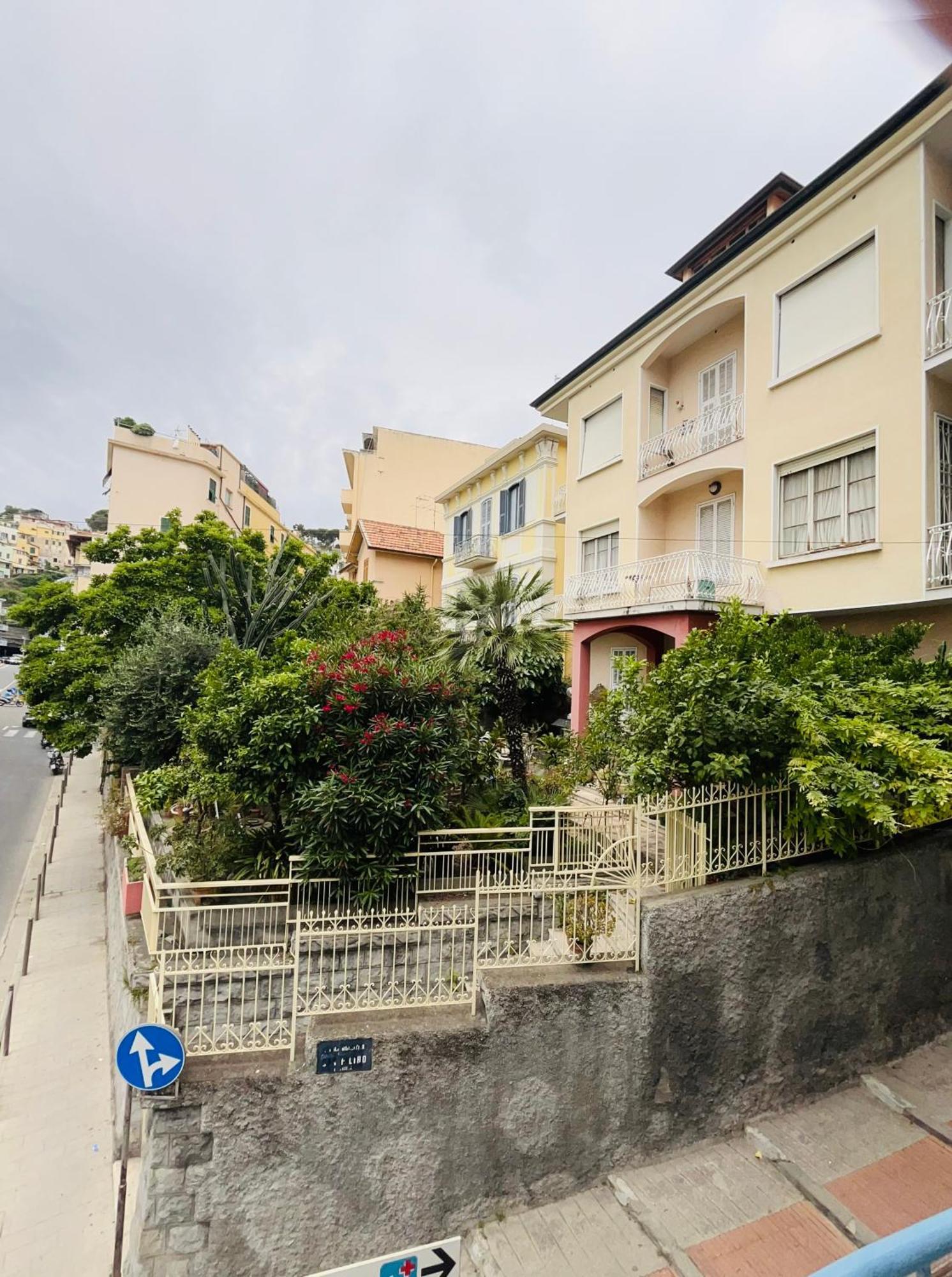 Ampio Appartamento Centrale Sanremo Exteriör bild