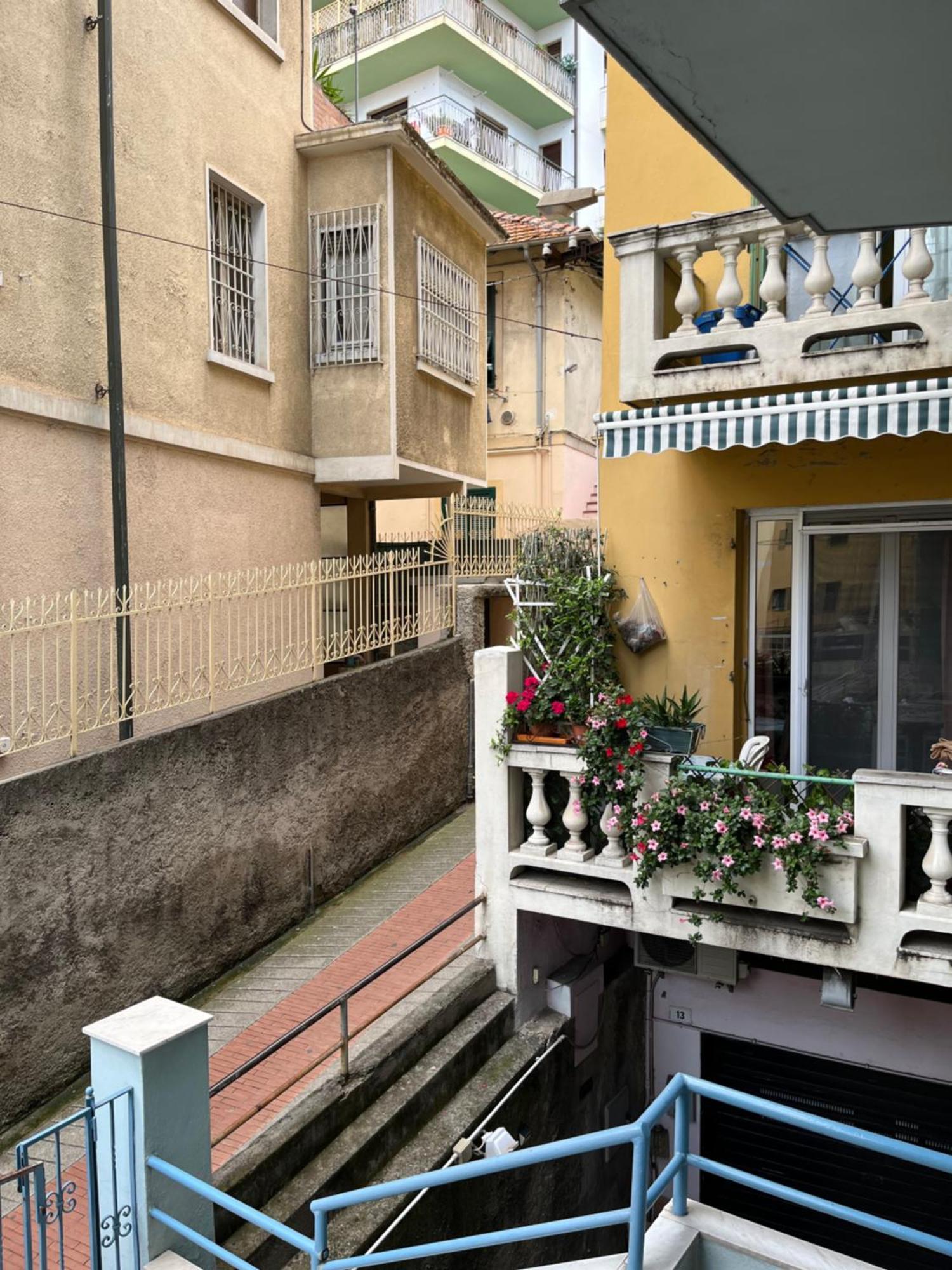 Ampio Appartamento Centrale Sanremo Exteriör bild