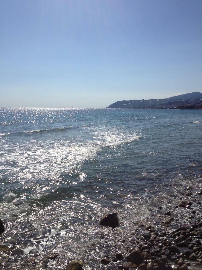 Ampio Appartamento Centrale Sanremo Exteriör bild